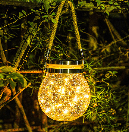 Добро искористите лампе на соларни погон да бисте створили топлу и угодну атмосферу на балкону.