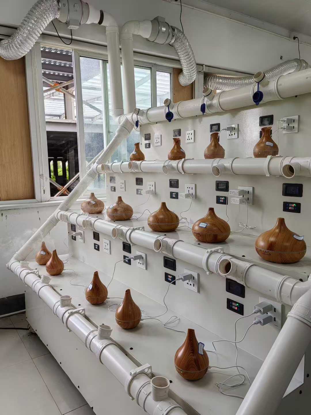 У току је тест старења дрвеног ароматичног дифузора